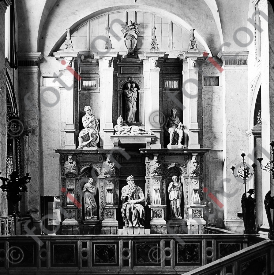 Grabmal des Papstes Julius II. | Tomb of Pope Julius II - Foto foticon-simon-025-025-sw.jpg | foticon.de - Bilddatenbank für Motive aus Geschichte und Kultur